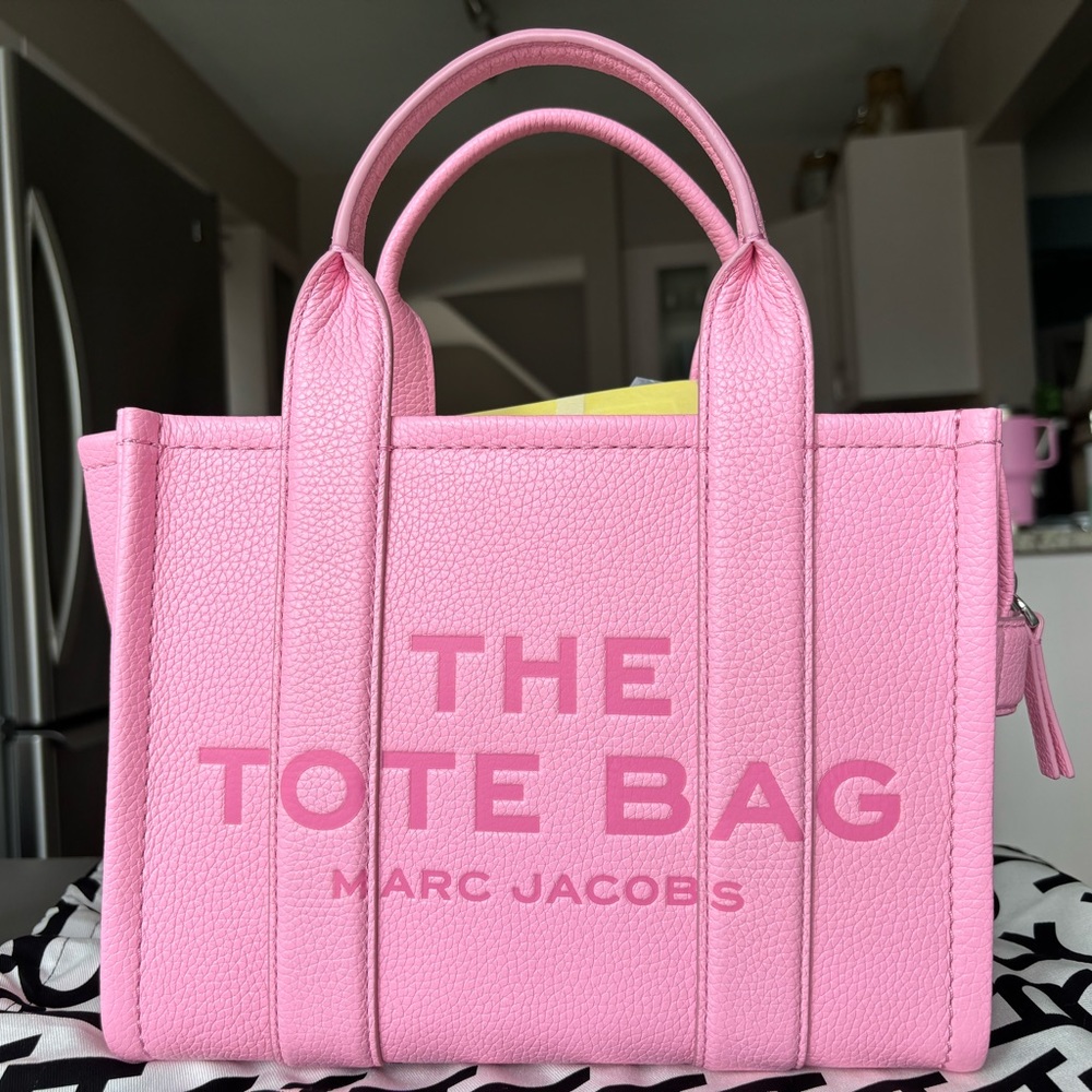 Marc Jacobs The Tote Bag Small Leather Fluro Candy Pink